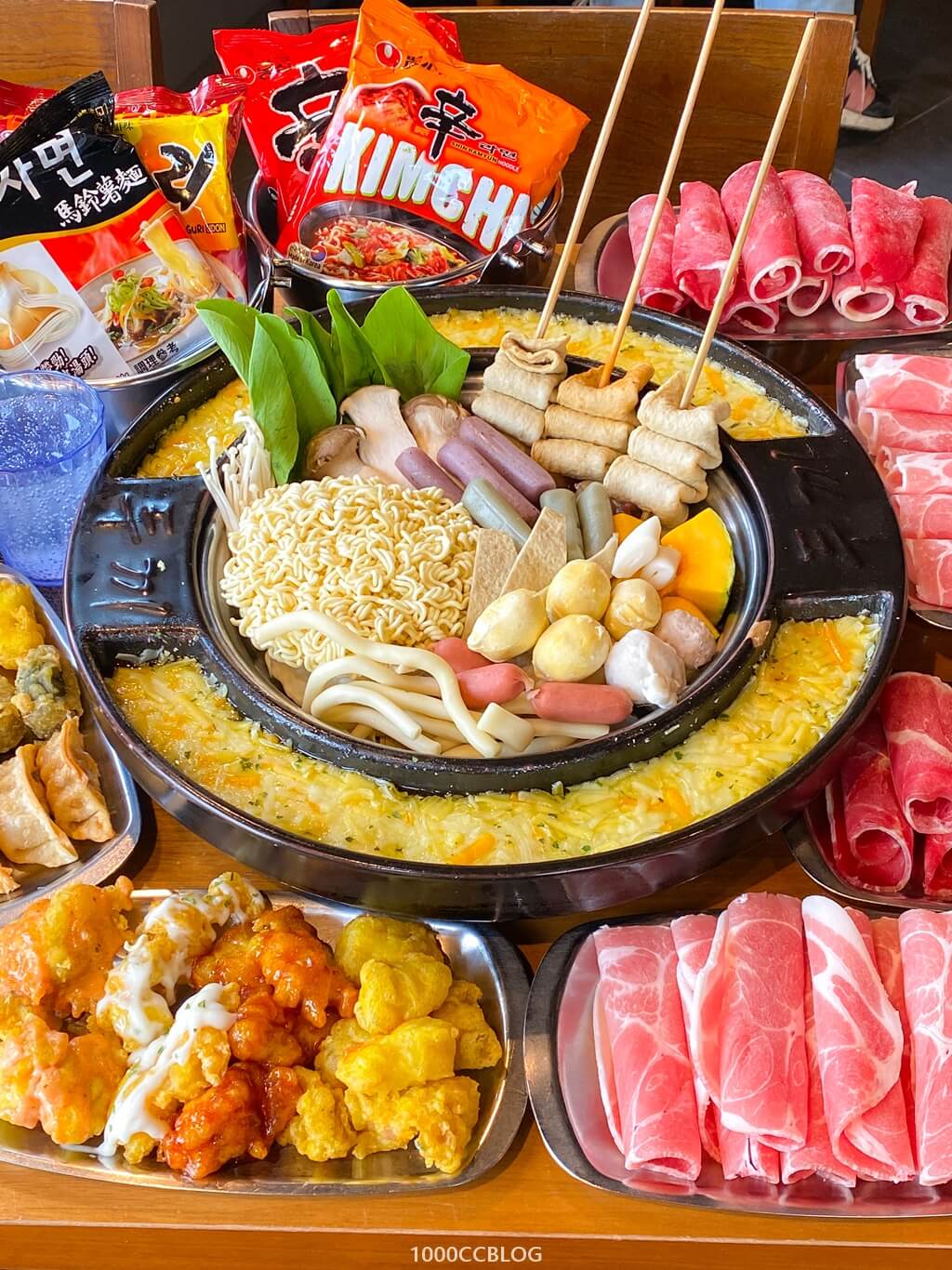 新竹美食 兩餐 Cp值超高 韓國年糕火鍋 炸雞塊 肉片 炒飯無限量吃到飽 1000cc去旅行