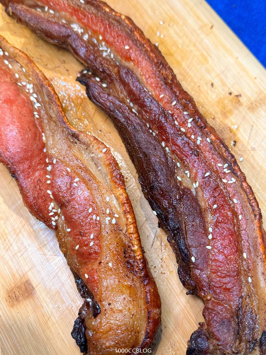 台中美食「GBT嘎嘣脆五花」慢火烘烤六小時的黃金脆皮豬！每一口都咔滋咔滋超涮嘴！ - 1000CC去旅行